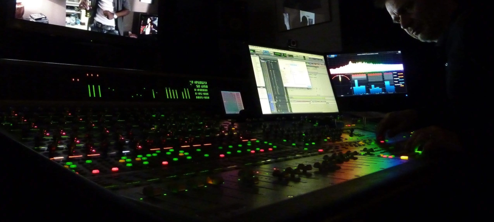 From production to mixing in post-production. Pascal Flork offers the integral service for your production's sound part.